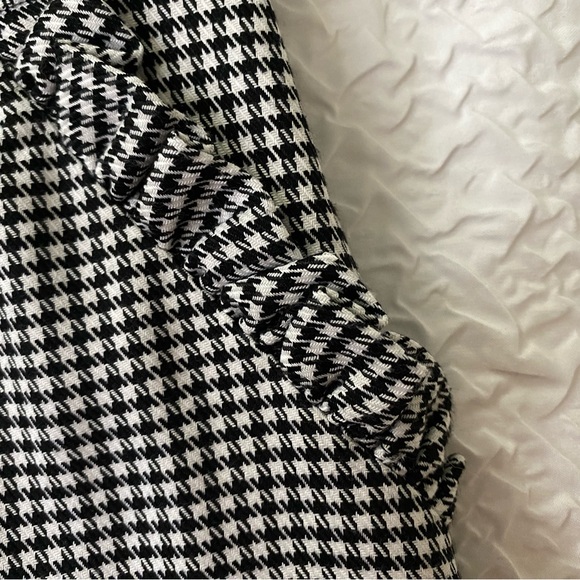 Forever 21 Black & White Plaid Mini Skirt! - Picture 4 of 5